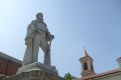 Monumento a Garibaldi - eretto qui nel 1884, per primo in Italia